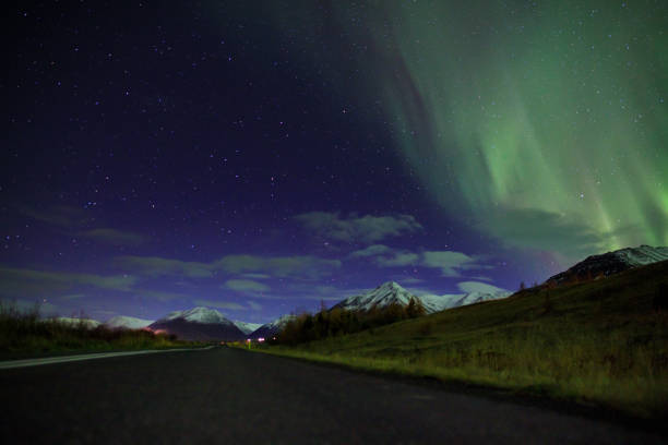 aurora borealis auf island - iceland meteorology aurora borealis galaxy stock-fotos und bilder