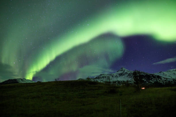 aurora borealis on iceland - iceland meteorology aurora borealis galaxy imagens e fotografias de stock