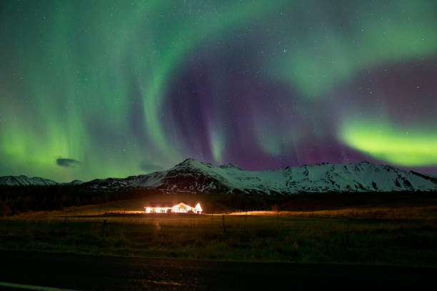 aurora borealis auf island - iceland meteorology aurora borealis galaxy stock-fotos und bilder