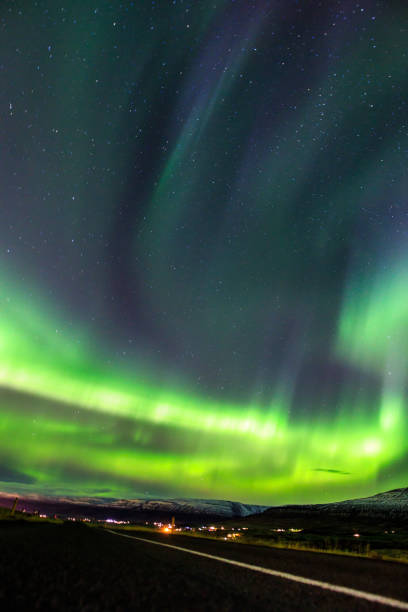 aurora borealis en islande - iceland meteorology galaxy aurora borealis photos et images de collection