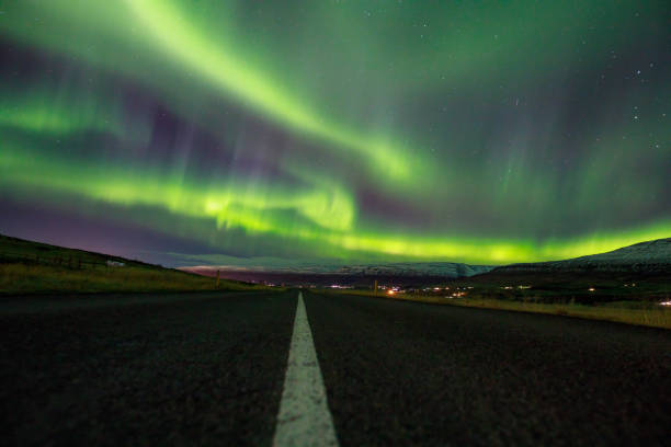 aurora borealis en islande - iceland meteorology galaxy aurora borealis photos et images de collection