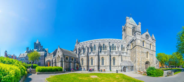 christ church cathedral in dublin, ireland - dublin ireland place of worship church travel destinations imagens e fotografias de stock