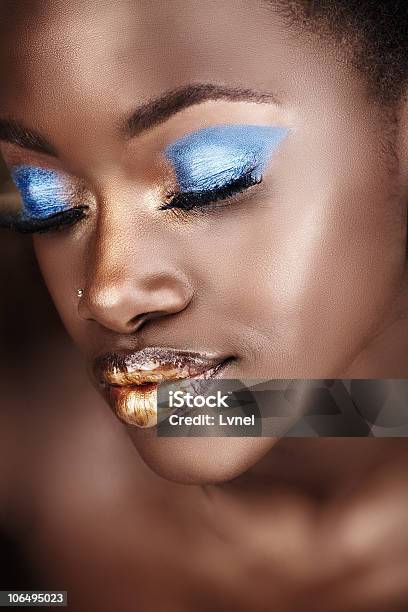 Afrikanische Frau In Gold Stockfoto und mehr Bilder von Afrikanischer Abstammung - Afrikanischer Abstammung, Frauen, Glamour