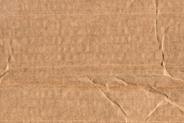 recycler le brun ondulé en carton bruts fripé grunge texture échantillon - brown paper paper striped corrugated cardboard photos et images de collection