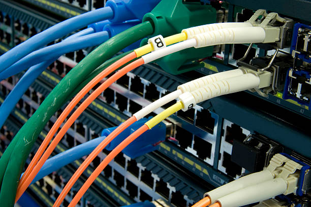 le passage - cable network server network connection plug green photos et images de collection
