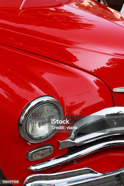 Klasyczny Czerwony Samochód - zdjęcia stockowe i więcej obrazów 1950-1959 - 1950-1959, Hot Rod, Bez ludzi