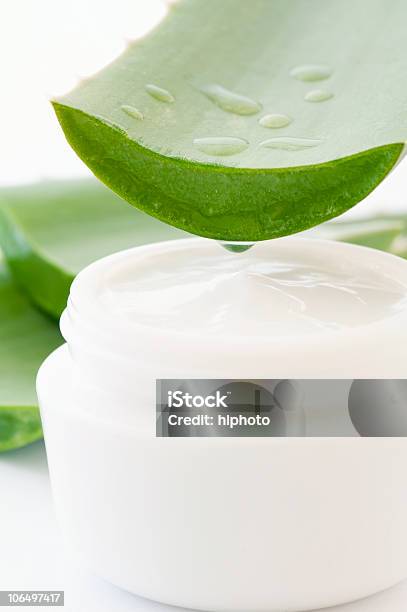 Foto de Aloe Com Creme e mais fotos de stock de Aberto - Aberto, Babosa - Suculenta, Beleza