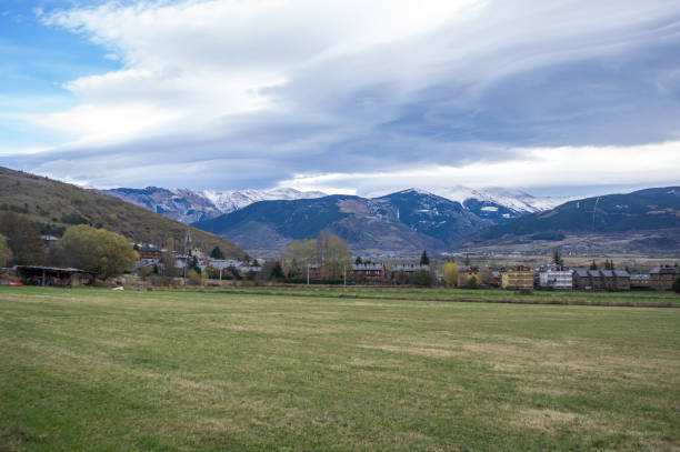 istock Autumn in Cerdanya 1064992418