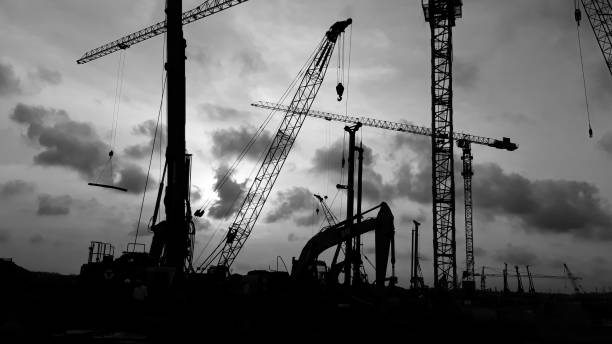 istock Silhouette of Drilling Rig 1065025222