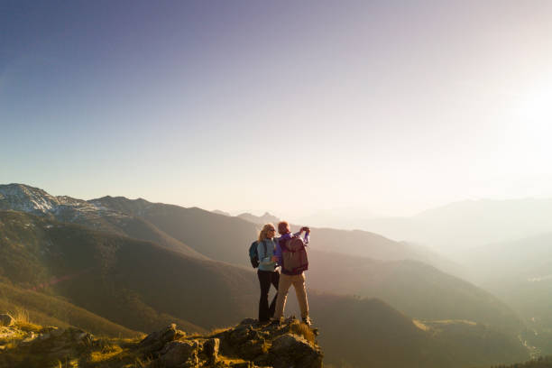 para wędrówek robi selfie - scenics switzerland mountain nature zdjęcia i obrazy z banku zdjęć