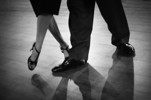 A view of a couple dancing a tango dance.
