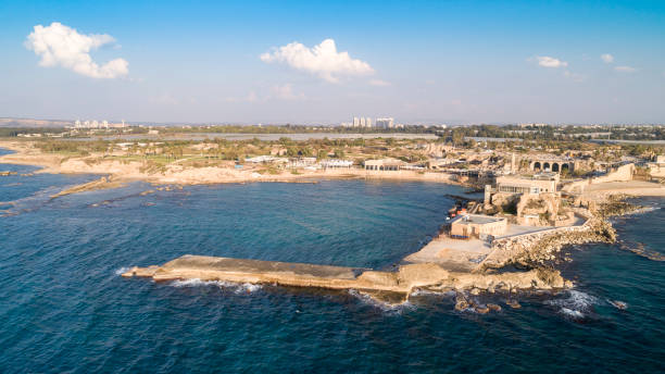 aérea vista de caesarea histórico puerto y ciudad - cherchell fotografías e imágenes de stock