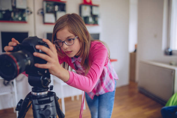 istock Young girl photographer 1065129054