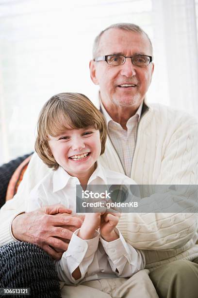 Retrato De Menino Com Avô - Fotografias de stock e mais imagens de 70 anos - 70 anos, 8-9 Anos, Adulto