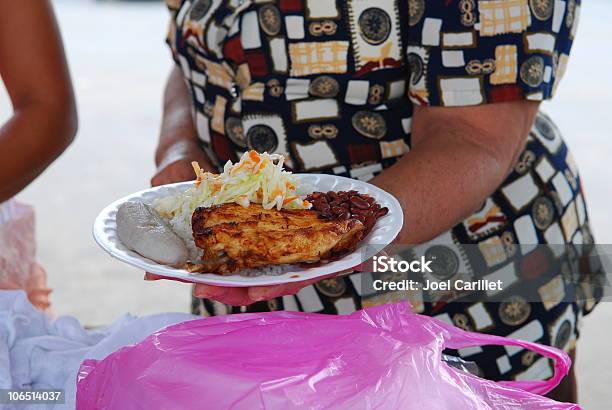 Photo libre de droit de De La Street Food De Lamérique Centrale banque d'images et plus d'images libres de droit de Poulet sauce barbecue - Poulet sauce barbecue, Salade de chou, Aliment