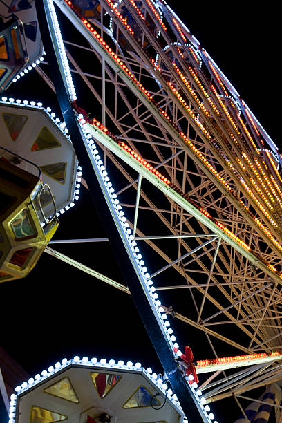 grande roue - amusment park photos et images de collection