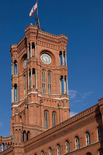 berlino rotes rosso municipio (rathaus - city government town hall government building foto e immagini stock