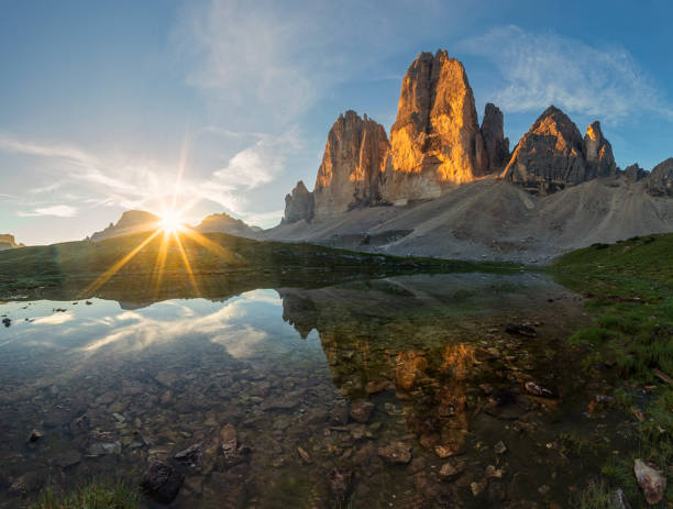 tre cime di lavaredo - nascer do sol em dolomitas - tirol season rock mountain peak - fotografias e filmes do acervo