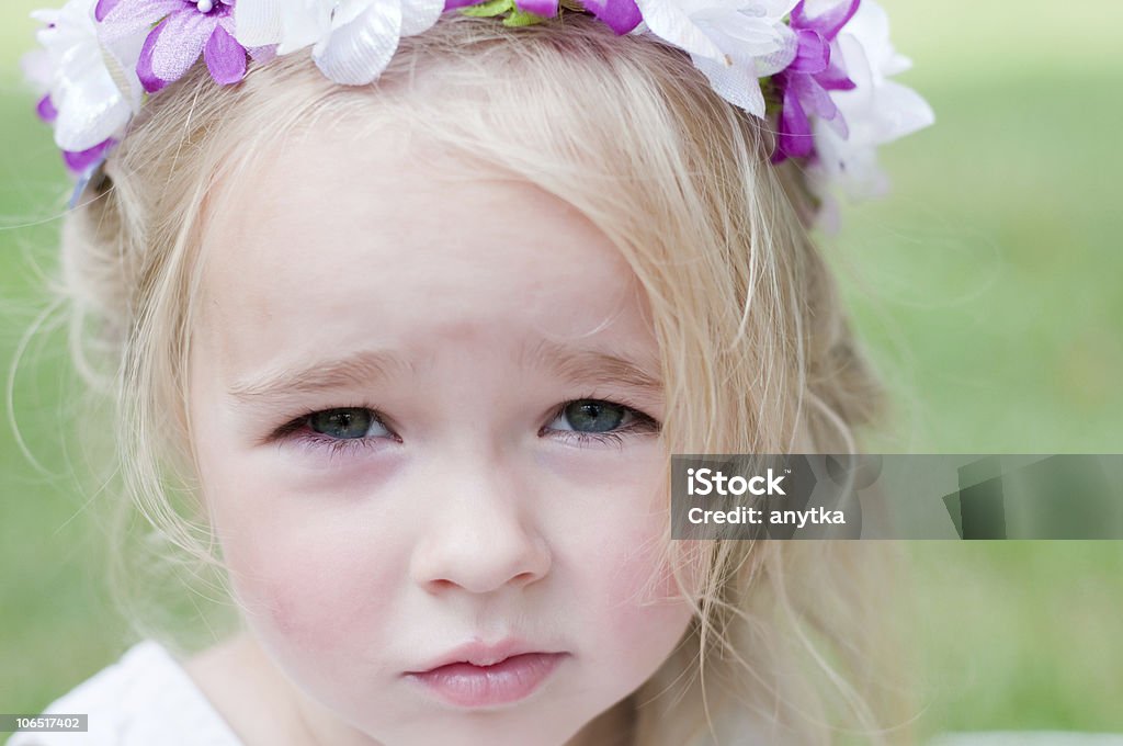 Menina com Coroa de flores - Royalty-free Ao Ar Livre Foto de stock