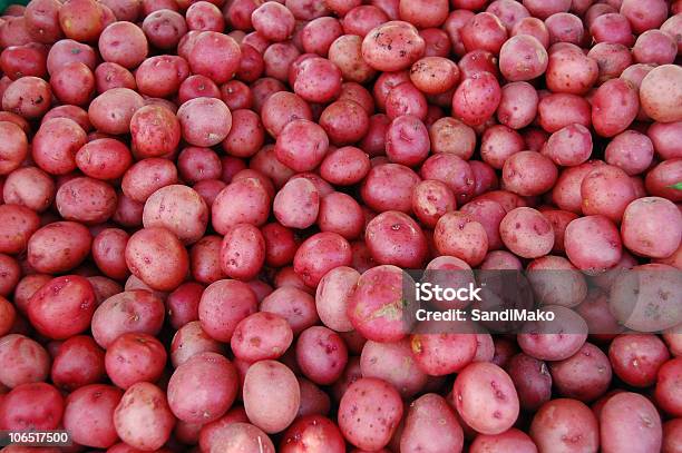 Foto de Batatas Vermelhas Frescas e mais fotos de stock de Alimentação Saudável - Alimentação Saudável, Batata vermelha, Batatas Prontas