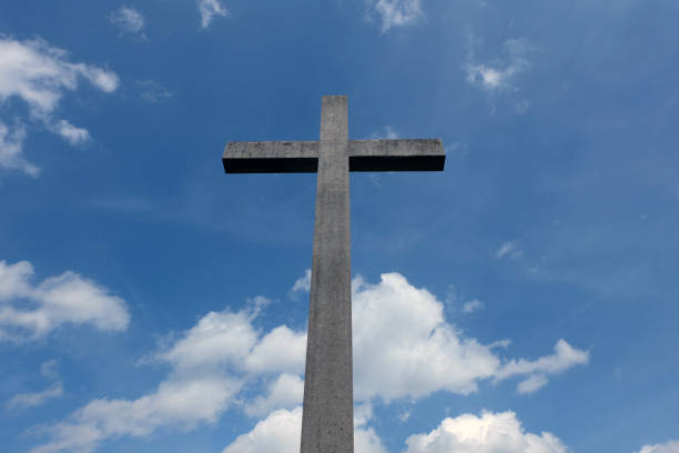Cross high in the sky cross in the blue sky licht stock pictures, royalty-free photos & images