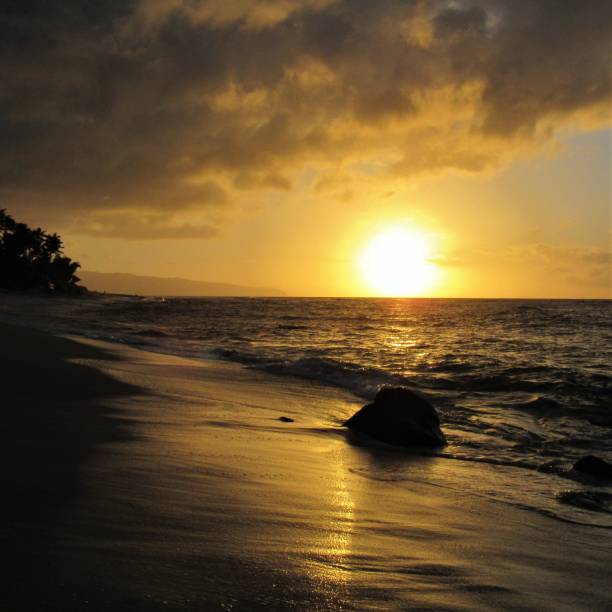 istock Sunset at Sunset Beach, North Shore, Sunset, Oahu, Hawaii 1065236108