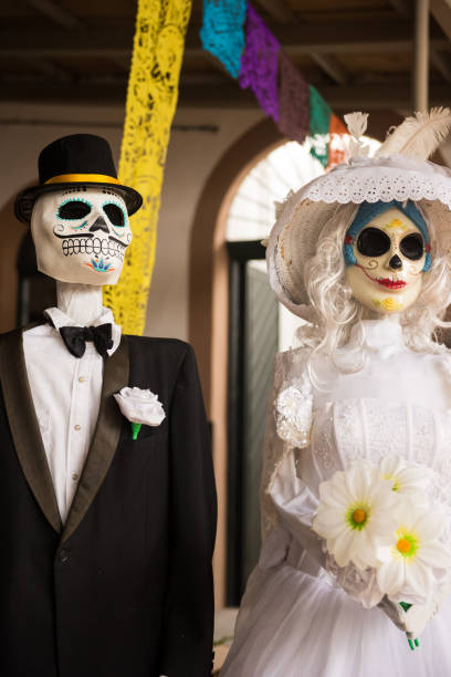 멕시코 디 아 드 안 돼 장식 - day of the dead mexico bride human skeleton 뉴스 사진 이미지