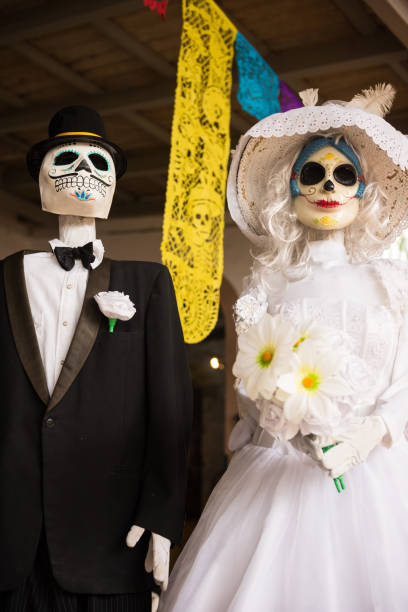 멕시코 디 아 드 안 돼 장식 - day of the dead mexico bride human skeleton 뉴스 사진 이미지