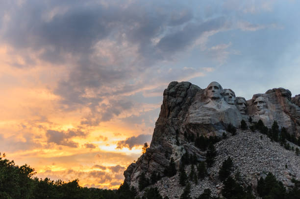 programme des rangers au mont rushmore - mt rushmore national monument photos et images de collection