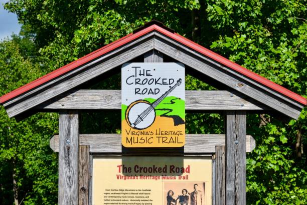 the crooked road, virginia's heritage music trail sign - dulcimer imagens e fotografias de stock