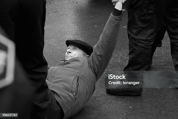 Manifestant Violenté Foto de stock y más banco de imágenes de Tercera edad - Tercera edad, Manifestación, Rusia