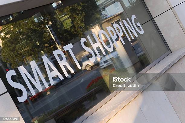 Smart De Compras Foto de stock y más banco de imágenes de Letrero de tienda - Letrero de tienda, Actividad, Blanco - Color