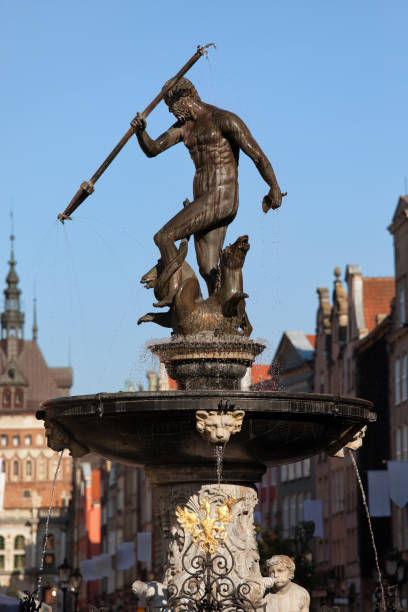 fontaine de neptune à gdansk - trident gdansk neptune fountain photos et images de collection