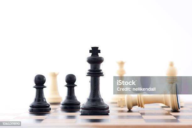 Foto de Xequemate Conceito De Estratégia No Tabuleiro De Xadrez e mais  fotos de stock de Estratégia - iStock