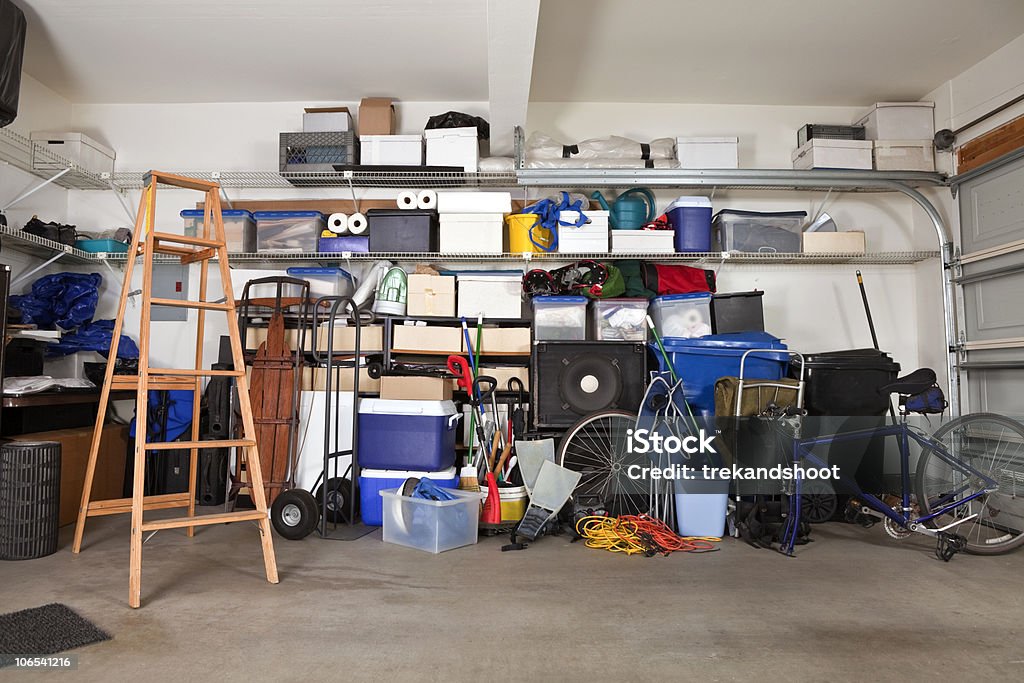 Garage Mess - Foto stock royalty-free di Garage