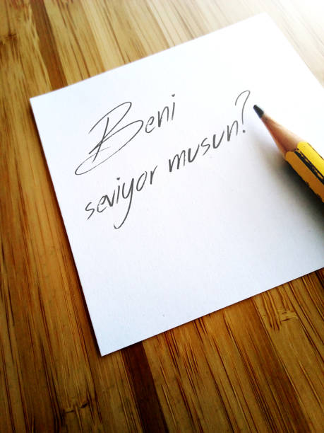 istock Beni seviyor musun? - Do you love me? - Turkish write on white note 1065425136