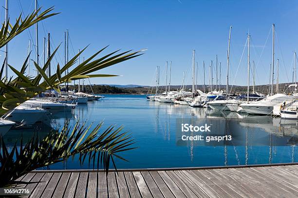 Foto de Stutus Símbolos e mais fotos de stock de Atracado - Atracado, Azul, Baía