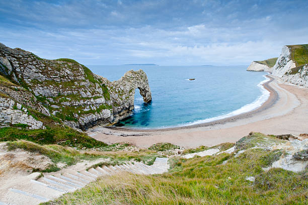 sentiero per durdle door - jurassic coast world heritage site immagine foto e immagini stock