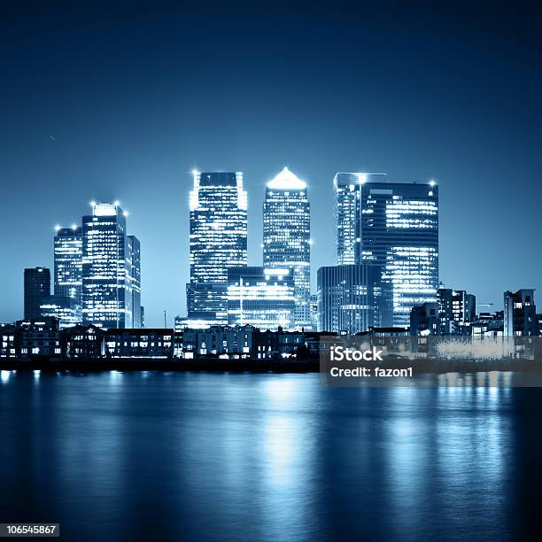 Кэнэриуорф В Ночное Время Лондон — стоковые фотографии и другие картинки Англия - Англия, Архитектура, Без людей