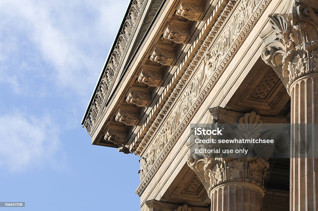 Spalten mit blauem Himmel - Lizenzfrei Architektonische Säule Stock-Foto