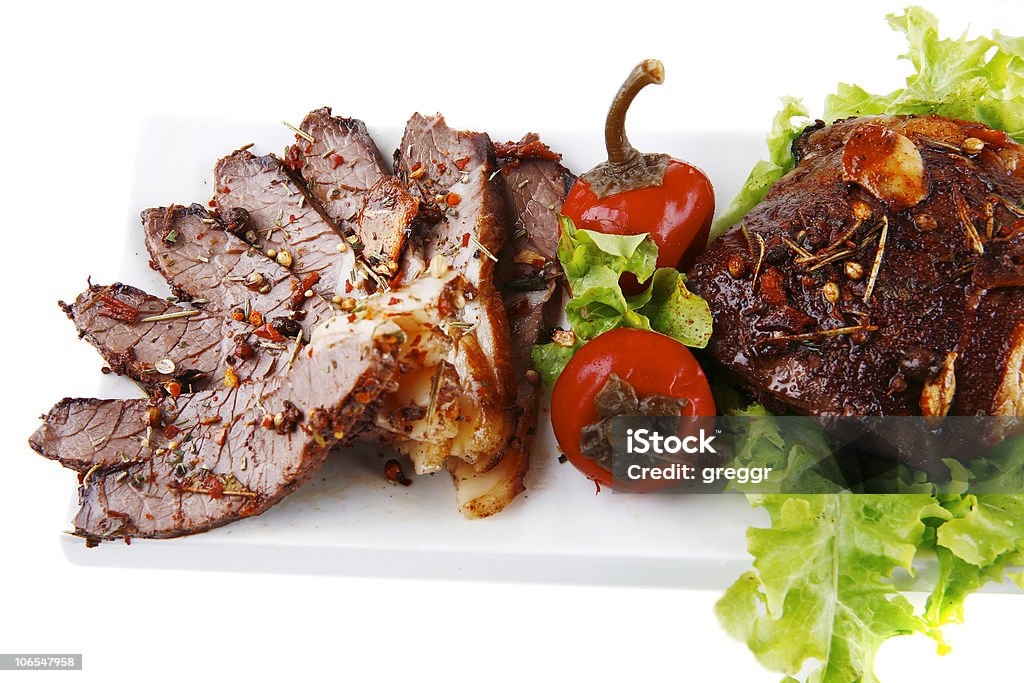 Fatia de filé de carne em um prato - Foto de stock de Assado royalty-free