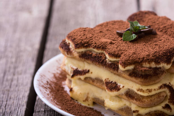 torta di tiramisù fatta in casa - dessert tiramisu gourmet food foto e immagini stock
