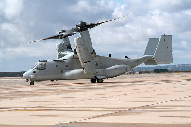 A military MV-22 Osprey preparing to takeoff on a cloudy day OV-22 Osprey aircraft miramar air show stock pictures, royalty-free photos & images