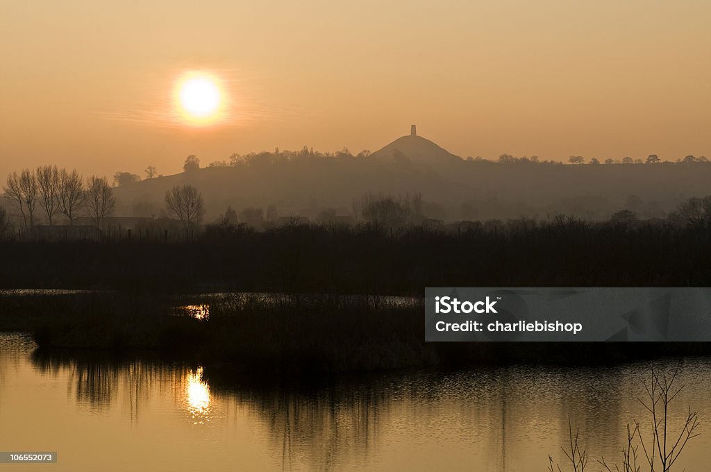 Glastonbury Tor Anglia o zachodzie słońca - Zbiór zdjęć royalty-free (Somerset - Anglia)