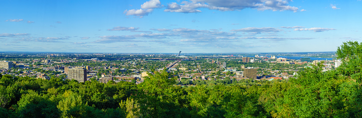 Vista panorámica de la parte oriental de Montreal photo