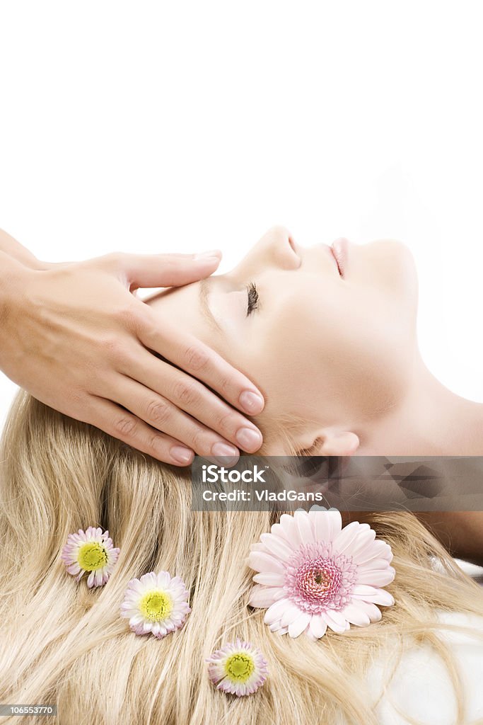 Massaggio del viso - Foto stock royalty-free di Massaggio alla testa
