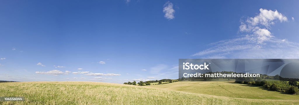 Широкие синий сельских - Стоковые фото Англия роялти-фри