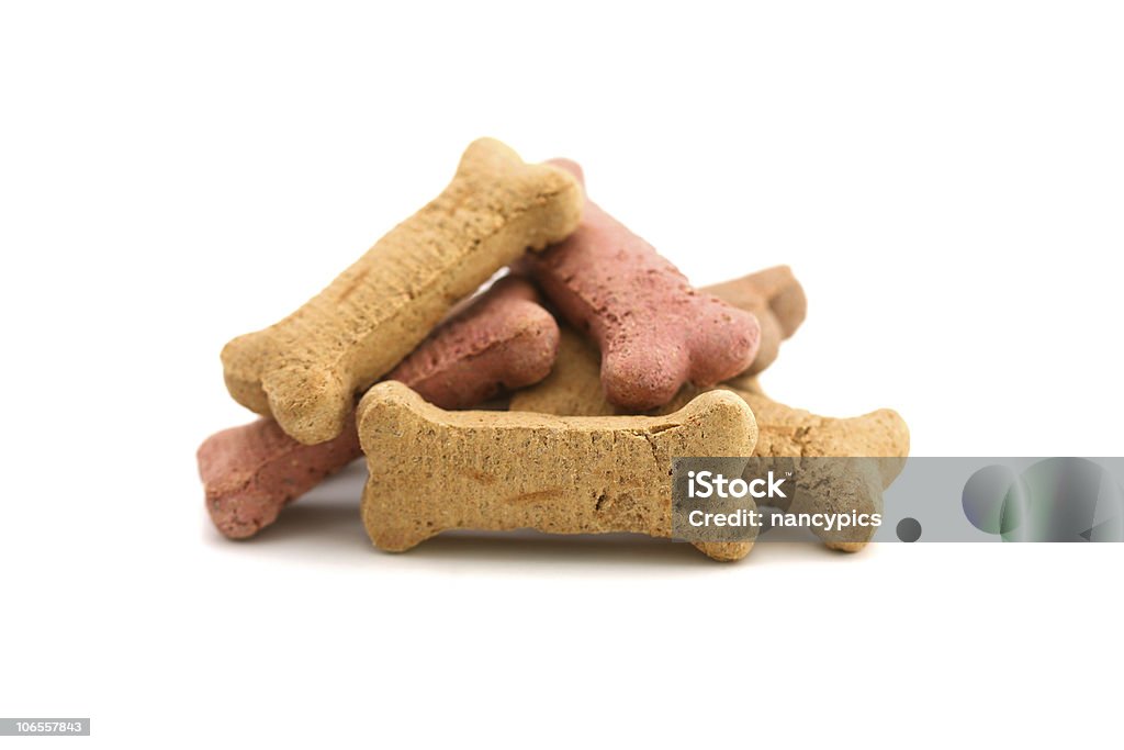 Tas de Biscuits pour chien - Photo de Croquette pour chien libre de droits