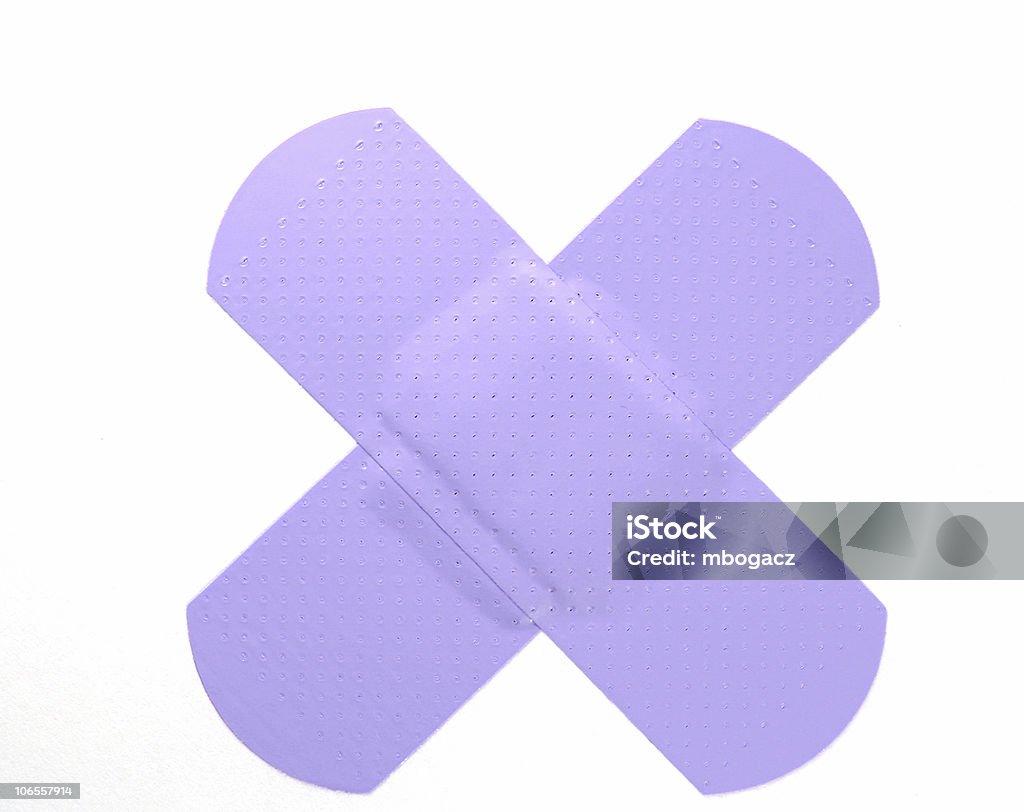 Viola Bandaid - Foto stock royalty-free di A forma di croce