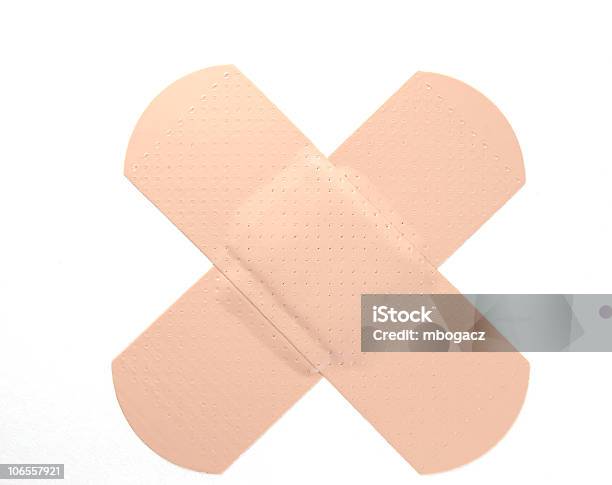 Bandaid - Fotografie stock e altre immagini di A forma di croce - A forma di croce, First Aid-segnale inglese, Pronto intervento